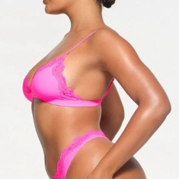 NEW SKIMS Taffy Pink Fits Everybody Lace Triangle Bralette Size 4X - Picture 6 of 6